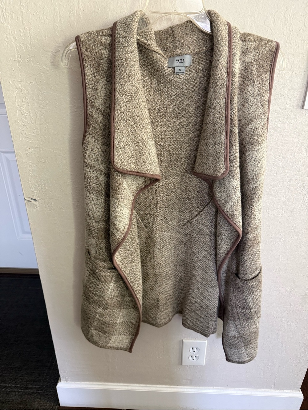 MIRA Taupe Open-Front Sleeveless Knit Vest with Brown Trim